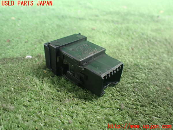 2UPJ-9237326306]ポルシェ・カイエン S(9PA00)スイッチ1 中古_2