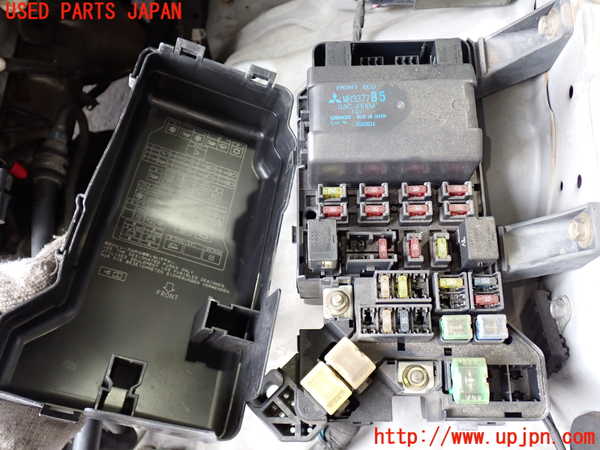 2UPJ-9237336742]パジェロ(V75W)ヒューズボックス2(EGルーム内助手席側) 中古_2