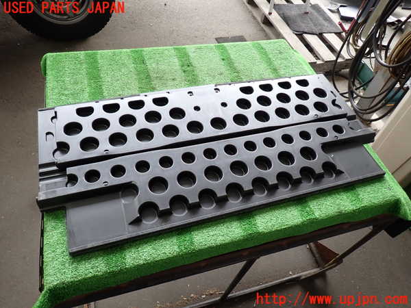 2UPJ-9237337771]パジェロ(V75W)ラゲッジトレイ1 中古_2