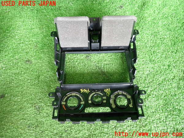 2UPJ-9237357528]コルト ラリーアート バージョンR(Z27AG)エアコン吹き出し口3 (真中) 中古_2