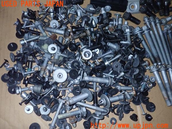 3UPJ=9237360720]BMW 523i(XG20 F10)ネジ・ナット・ステー類 セット ジャンク_4