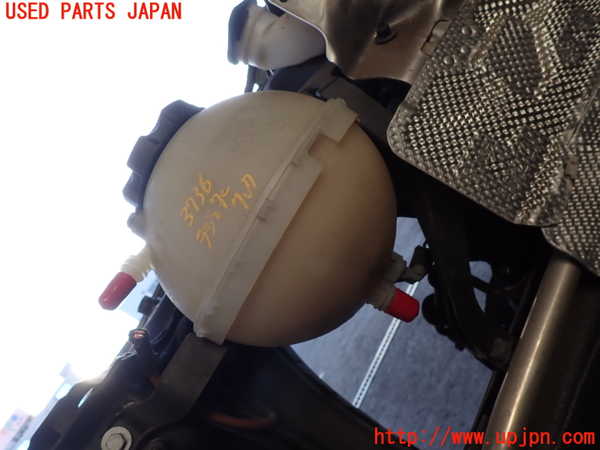 2UPJ-9237362410]BMW 523i F10(XG20)ラジエータータンク 中古_2