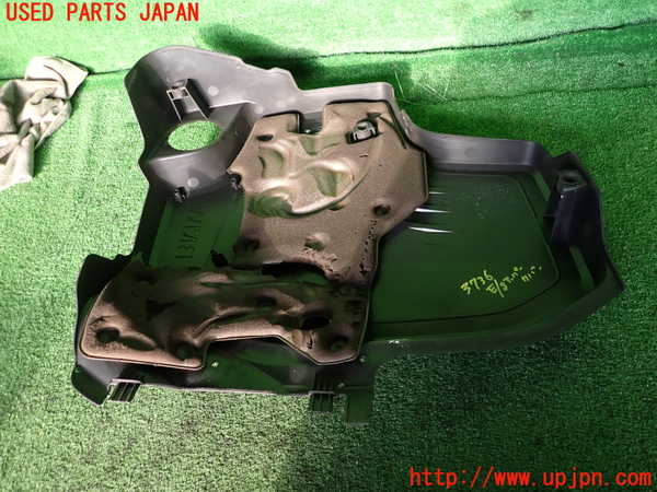 2UPJ-9237362160]BMW 523i F10(XG20)エンジンアッパーカバー 中古_2