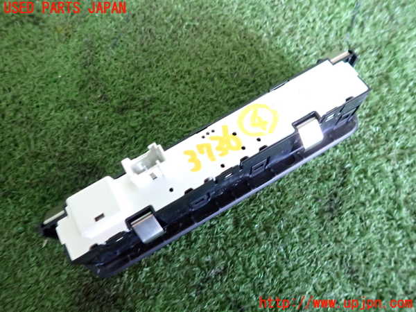 2UPJ-9237366309]BMW 523i F10(XG20)スイッチ4(レーンキープ等) 中古_2