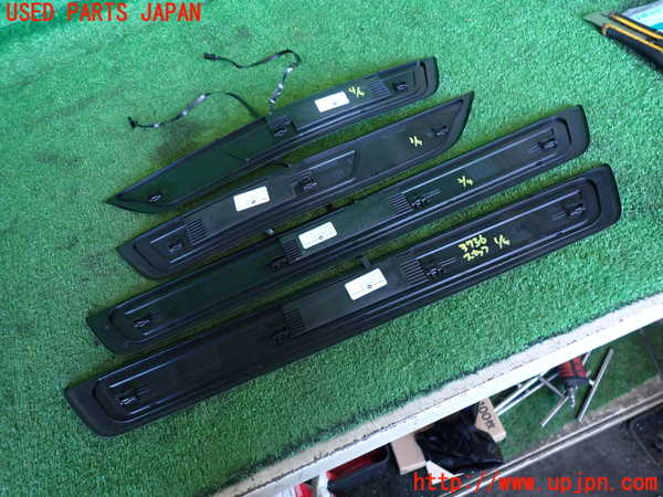 2UPJ-9237367740]BMW 523i F10(XG20)スカッフプレート 中古_2