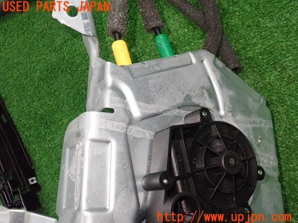 3UPJ=9237370579]BMW 523i ツーリング(MT25 F11)純正 リア電動 ローラーブラインドモーター サンシェードモーター 中古_4