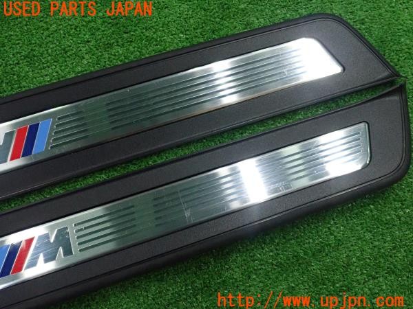 3UPJ=9237370616]BMW 523i ツーリング(MT25 F11)純正 103334 スカッフプレート 中古_3
