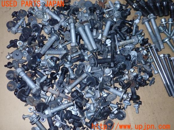 3UPJ=9237370720]BMW 523i ツーリング(MT25 F11)ネジ・ナット・ステー類 セット ジャンク_4