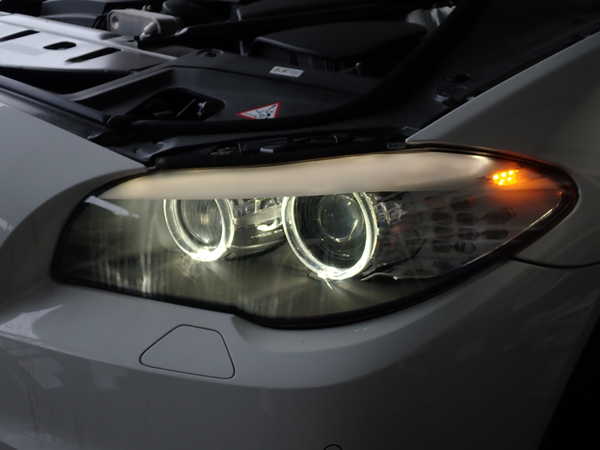 2UPJ-9237371132]BMW 523i ツーリング(MT25)(F11)左ヘッドライト HID 中古_5