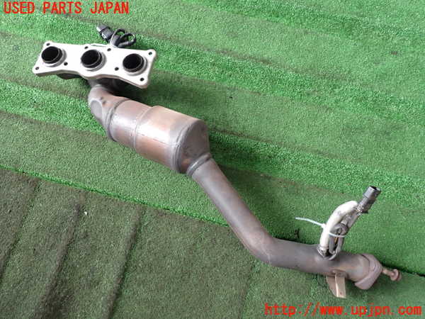 2UPJ-9237372041]BMW 523i ツーリング(MT25)(F11)エキマニ1 触媒 マニバーター 中古_2