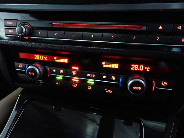 2UPJ-9237376066]BMW 523i ツーリング(MT25)(F11)エアコンスイッチ1 中古_4