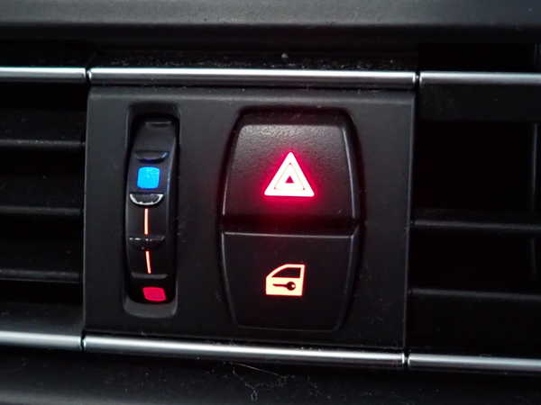 2UPJ-9237376290]BMW 523i ツーリング(MT25)(F11)ハザードスイッチ 中古_4