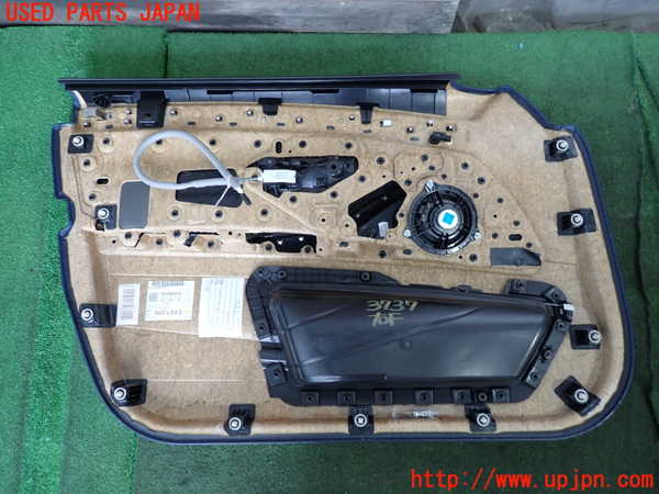 2UPJ-9237371234]BMW 523i ツーリング(MT25)(F11)右前ドア内張り 中古_4