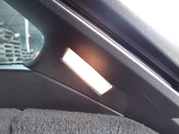 2UPJ-9237377675]BMW 523i ツーリング(MT25)(F11)右リアピラートリム 中古_5