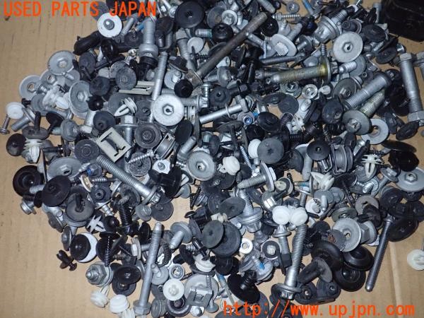 3UPJ=9237380720]BMW 320d(3D20 F30)ネジ・ナット・ステー類 セット ジャンク_4