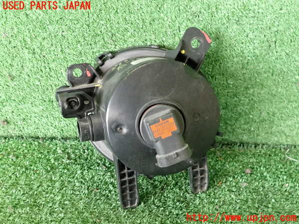 2UPJ-9237381180]BMW 320d(3D20)(F30)右フォグ 中古_2