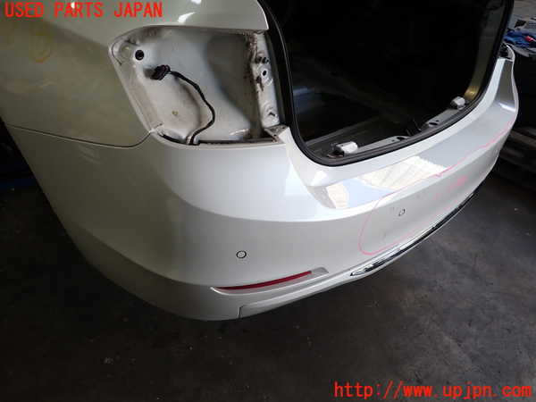 2UPJ-9237381610]BMW 320d(3D20)(F30)リアバンパー 中古_3