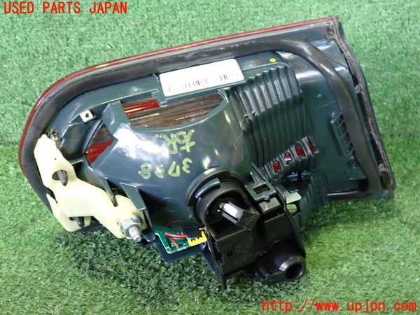 2UPJ-9237381550]BMW 320d(3D20)(F30)右リアフィニッシャー 中古_2