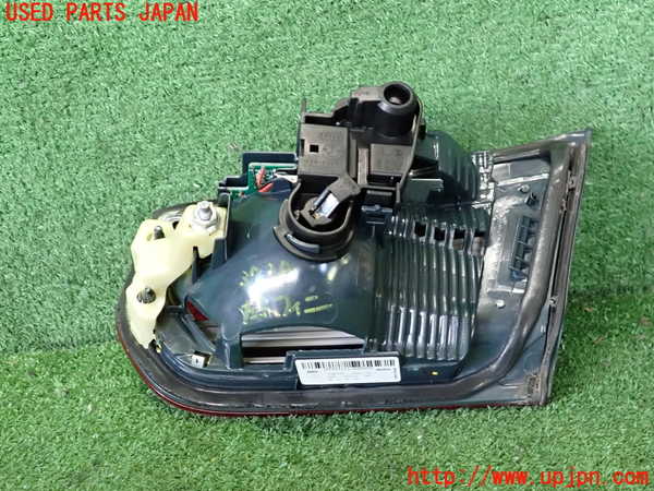 2UPJ-9237381552]BMW 320d(3D20)(F30)左リアフィニッシャー 中古_2