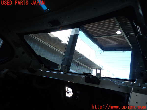 2UPJ-9237381560]BMW 320d(3D20)(F30)リアガラス 中古(43R-00097 M311)_4