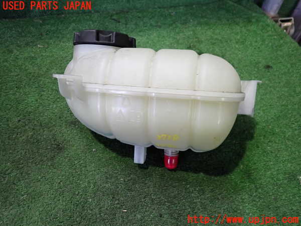 2UPJ-9237382410]BMW 320d(3D20)(F30)ラジエータータンク 中古_3