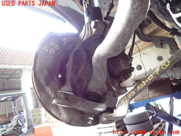 2UPJ-9237384290]BMW 320d(3D20)(F30)右フロントナックルハブ 中古_2