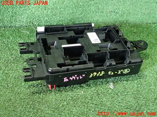 2UPJ-9237386742]BMW 320d(3D20)(F30)ヒューズボックス2 中古_2