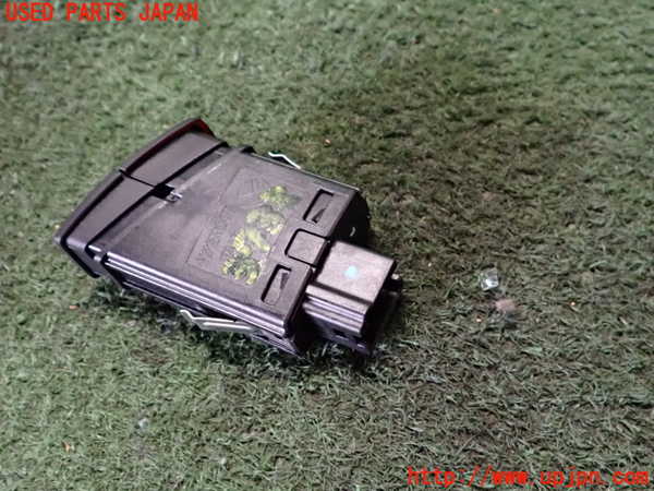 2UPJ-9237386290]BMW 320d(3D20)(F30)ハザードスイッチ 中古_2