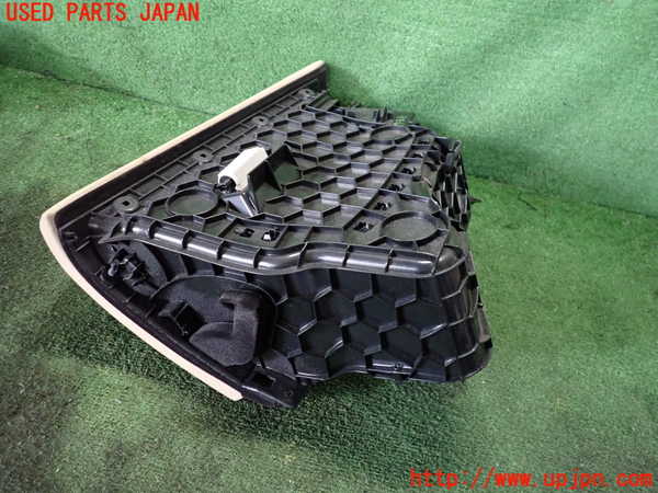 2UPJ-9237387516]BMW 320d(3D20)(F30)グローブボックス1 中古_2
