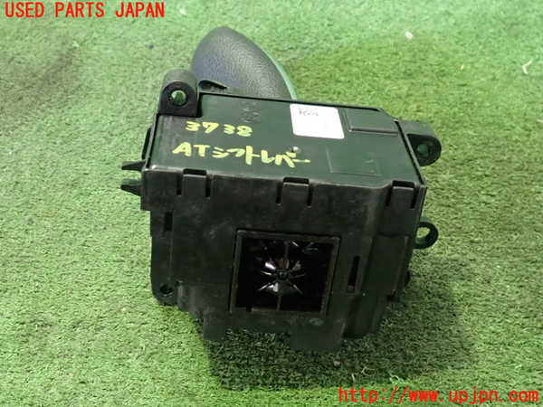 2UPJ-9237387555]BMW 320d(3D20)(F30)ATシフトレバー 中古_3