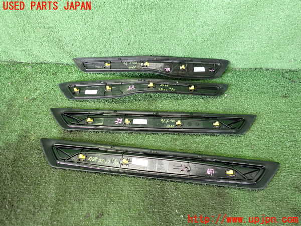 2UPJ-9237387740]BMW 320d(3D20)(F30)スカッフプレート 中古_2