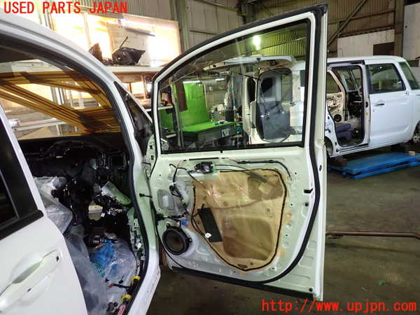 1UPJ-9237391230]ヴォクシーハイブリッド(ノアハイブリッド)(ZWR80G)右前ドア 中古(NSG M305)_5