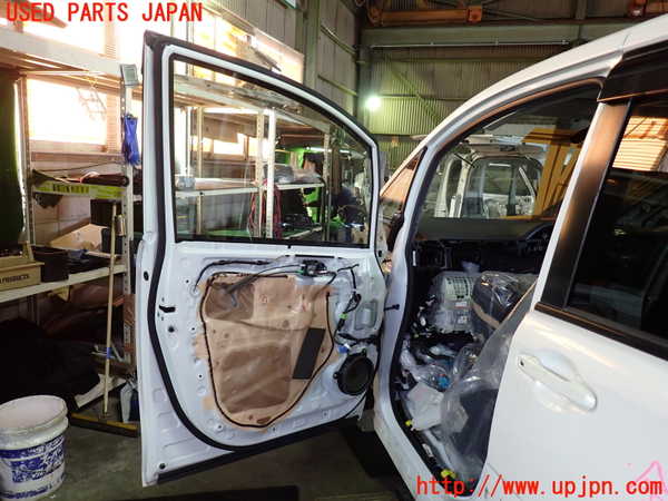 1UPJ-9237391260]ヴォクシーハイブリッド(ノアハイブリッド)(ZWR80G)左前ドア 中古(NSG M305)_5