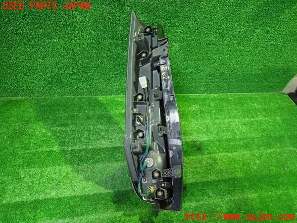 1UPJ-9237391530]ヴォクシーハイブリッド(ノアハイブリッド)(ZWR80G)右テールランプ 中古_2