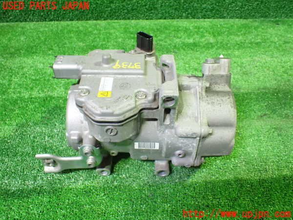 1UPJ-9237396025]ヴォクシーハイブリッド(ノアハイブリッド)(ZWR80G)エアコンコンプレッサー 中古_2