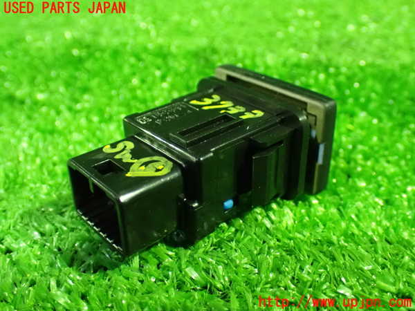 1UPJ-9237396310]ヴォクシーハイブリッド(ノアハイブリッド)(ZWR80G)スイッチ5 (車両接近通報装置OFF) 中古_2