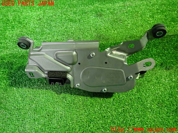 1UPJ-9237396775]ヴォクシーハイブリッド(ノアハイブリッド)(ZWR80G)リアワイパーモーター 中古_2