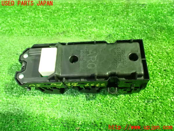 1UPJ-9237396240]ヴォクシーハイブリッド(ノアハイブリッド)(ZWR80G)右前パワーウィンドウスイッチ 中古_2
