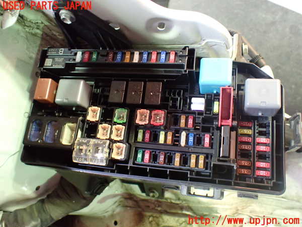 1UPJ-9237396742]ヴォクシーハイブリッド(ノアハイブリッド)(ZWR80G)ヒューズボックス2 中古_2