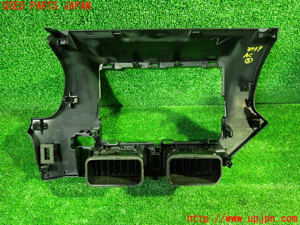 1UPJ-9237397528]ヴォクシーハイブリッド(ノアハイブリッド)(ZWR80G)エアコン吹き出し口3 (真中)　中古_2