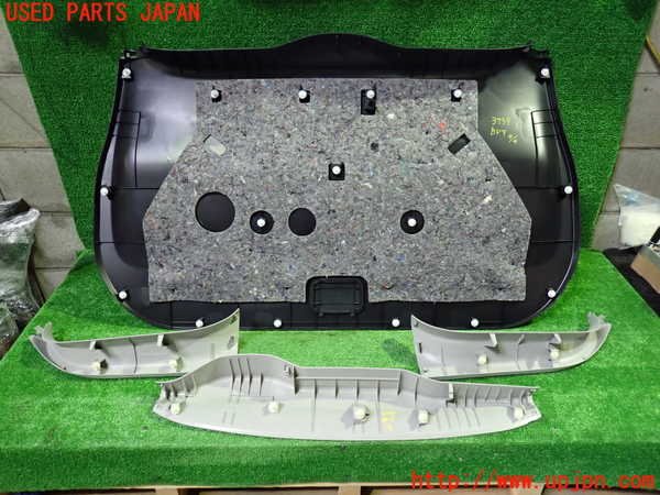 1UPJ-9237391578]ヴォクシーハイブリッド(ノアハイブリッド)(ZWR80G)バックドア内張り 中古_2