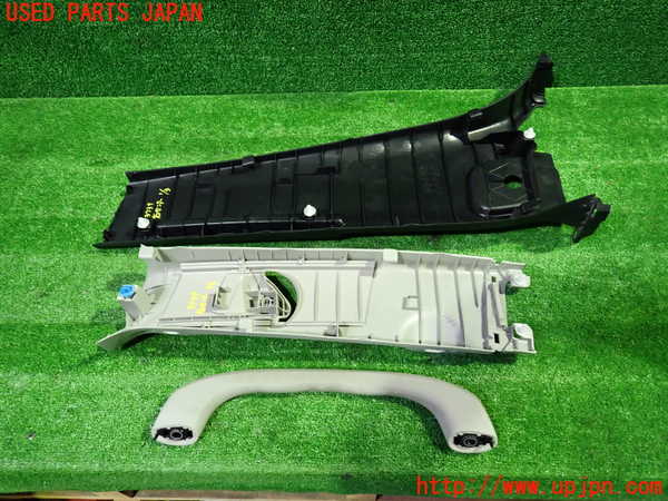 1UPJ-9237397665]ヴォクシーハイブリッド(ノアハイブリッド)(ZWR80G)右センターピラートリム 中古_2