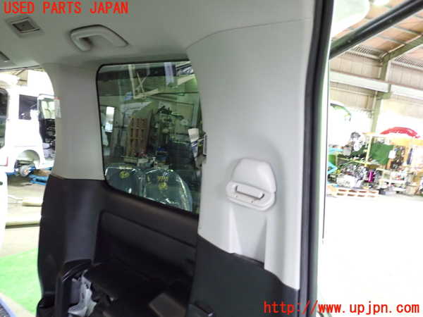 1UPJ-9237397675]ヴォクシーハイブリッド(ノアハイブリッド)(ZWR80G)右リアピラートリム 中古_3