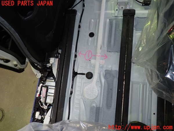 1UPJ-9237397496]ヴォクシーハイブリッド(ノアハイブリッド)(ZWR80G)シートレール①1 (2列目右) 中古_2