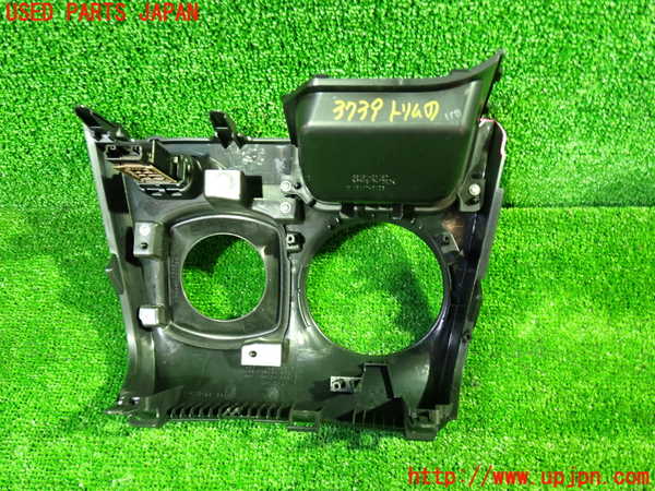 1UPJ-9237397691]ヴォクシーハイブリッド(ノアハイブリッド)(ZWR80G)内装トリム類1 中古_4