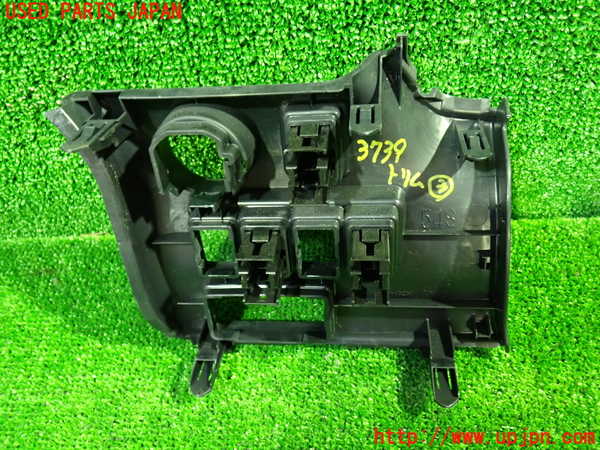 1UPJ-9237397693]ヴォクシーハイブリッド(ノアハイブリッド)(ZWR80G)内装トリム類3 中古_2