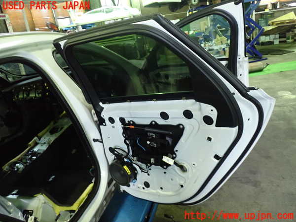 1UPJ-9237411290]ジャガー・XF スポーツブレイク(JBS2XC)右後ドア FUYAO M12385 【ジャンク】_5