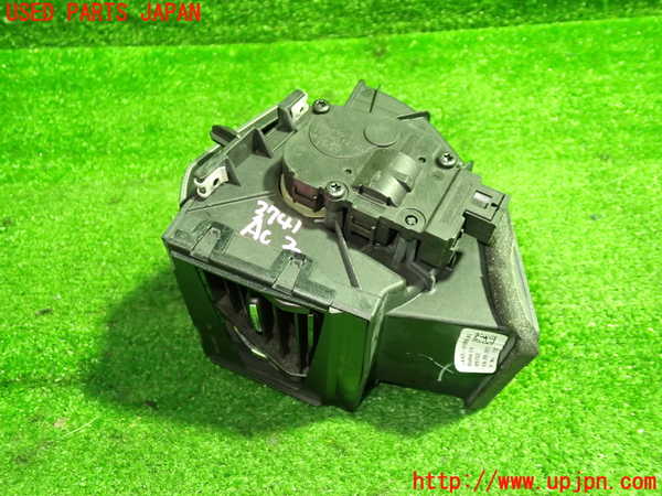 1UPJ-9237417527]ジャガー・XF スポーツブレイク(JBS2XC)エアコン吹き出し口2 (左) 中古_3