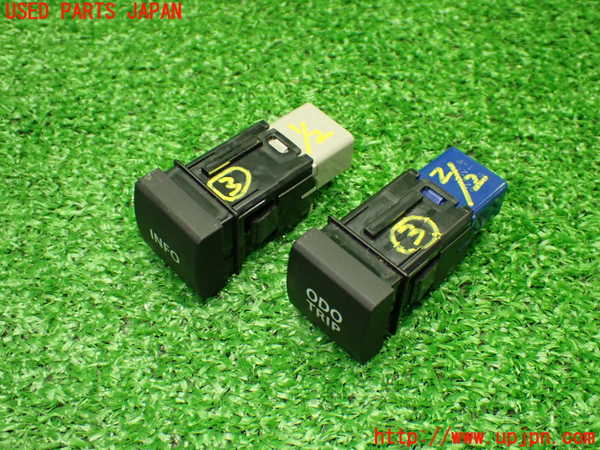 1UPJ-9237426308]ソリオ バンディット(MA37S)スイッチ3 (INFO、ODO TRIP) 中古_2