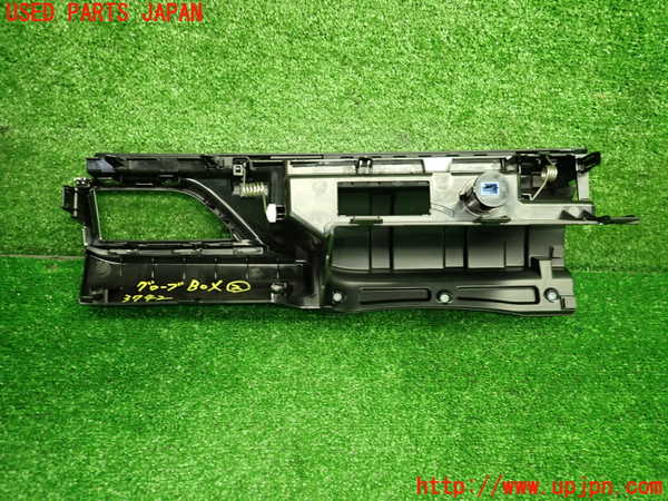 1UPJ-9237427517]ソリオ バンディット(MA37S)グローブボックス2 中古_4
